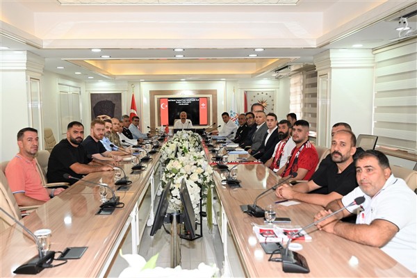 Batman Valisi Canalp, Petrolspor taraftar grupları ile bir araya geldi