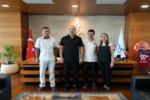 Başkan Kotan’dan milli yüzücüye destek