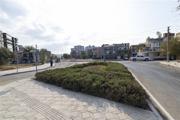 İzmir Büyükşehir Belediyesi’nin yol çalışmaları sürüyor