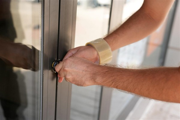 Alanya’da tarihi geçmiş ürün satan 2 zincir market mühürlendi