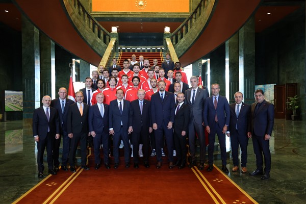 Cumhurbaşkanı Erdoğan, A Milli Erkek Basketbol heyetini kabul etti
