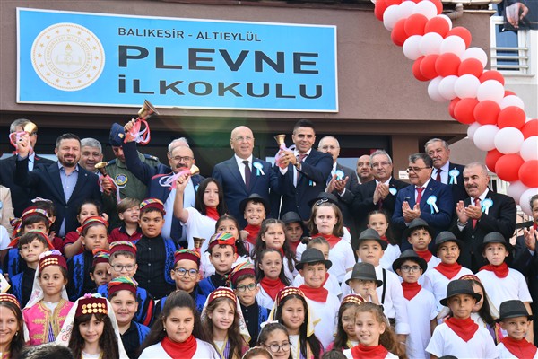 Balıkesir’de öğrenciler ders başı yaptı