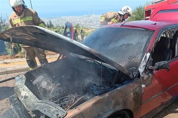 İskenderun’da park halindeki araçta çıkan yangın söndürüldü