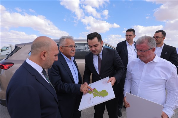 Başkan Büyükkılıç, Jeotermal Kaynaklı Sera Organize Tarım Bölgesi çalışmalarını inceledi