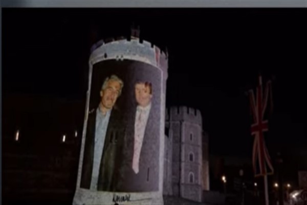 Windsor Kalesi’nin duvarına Trump ve Epstein’ın resmini yansıtan dört kişi tutuklandı