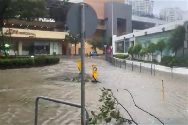 Tayvan’da 14 kişinin ölümünün ardından Çin ve Hong Kong süper tayfunu bekliyor