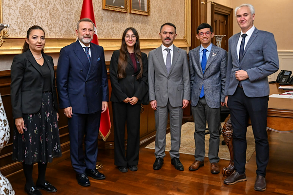 NASA’ya davet edilen öğrenciler Vali Aktaş’ı ziyaret etti