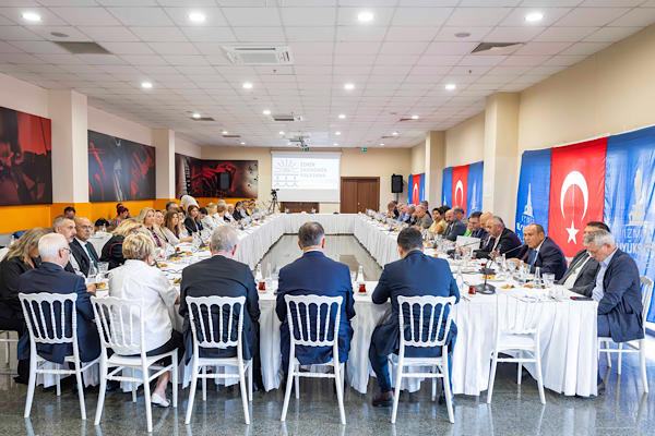 Başkan Tugay: İzmir’in öncü kent olması için çalışıyoruz