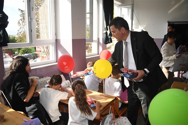 Başkan Aydın’dan öğrencilere ilk ders sürprizi