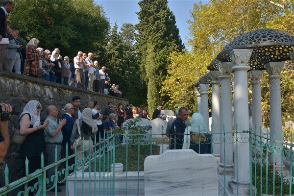 Müren, Bursa’da mezarı başında anıldı