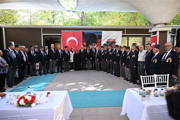 Başkan Yavaş, gazi ve şehit yakınlarıyla buluştu