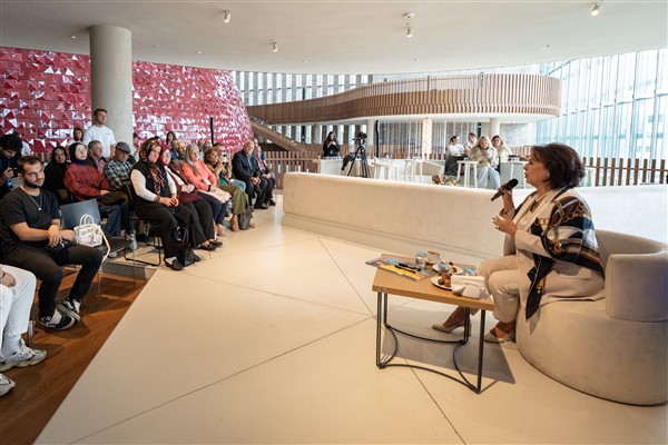 Türk Telekom Darülaceze sakinleri ile ‎ Hülya Koçyiğit’i AKM’de buluşturdu