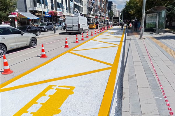 Büyükşehir, otobüs duraklarında yenileme çalışması başlattı