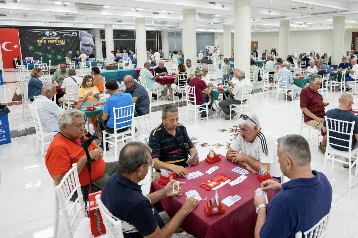 Mersin’de Uluslararası Mersin Briç Festivali başladı