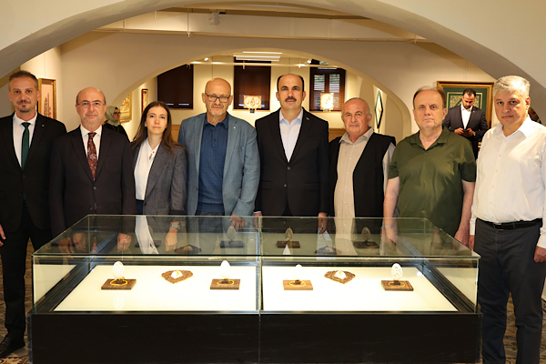 Konya’da “Narinden Nazenine; Sanatın Zarafeti” sergisi açıldı