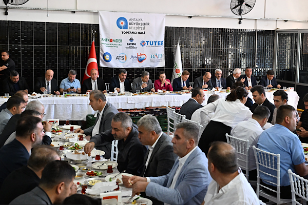 Başkan Vekili Özdemir, Antalya Toptancı Hali’nde