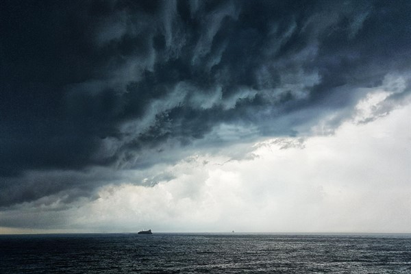 Çanakkale Boğazı’nda arıza yapan gemi emniyetle demirletildi