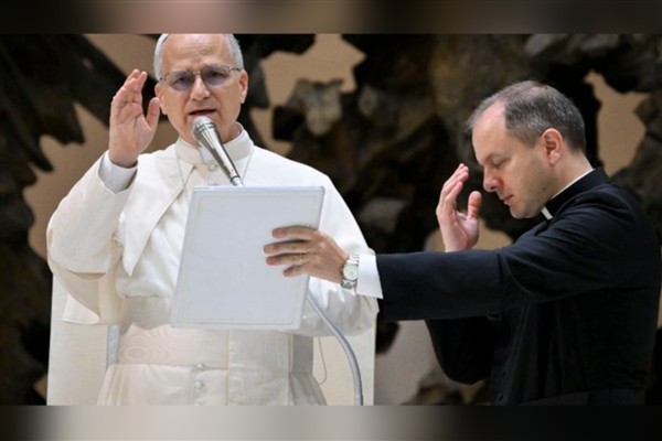 Papa, kilisenin eşcinsel evlilik doktrinine müdahale etmeyeceğini söyledi