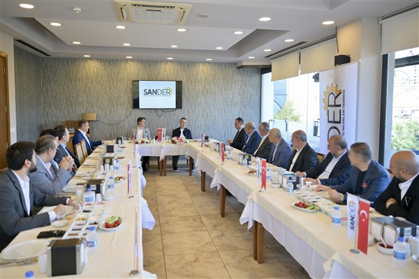Başkan Vekili Aksoy, sanayicilerle buluştu