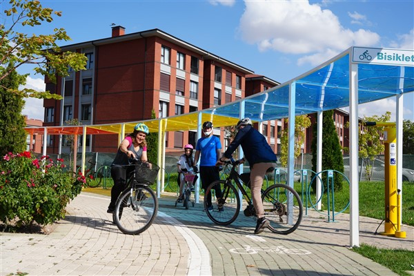 Büyükşehir’den ailelere ve gençlere bisiklet eğitimi