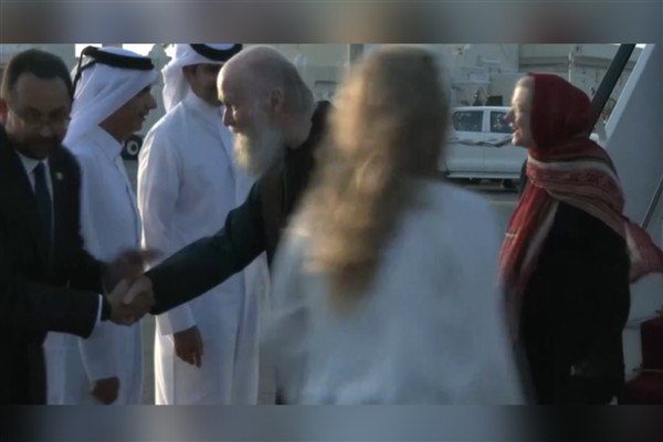 Taliban tarafından aylarca gözaltında tutulan İngiliz çift serbest bırakıldı