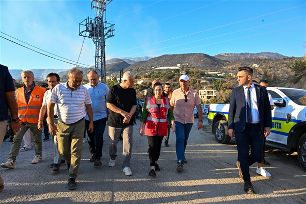 Başkan Vekili Özdemir, yangın bölgesinde