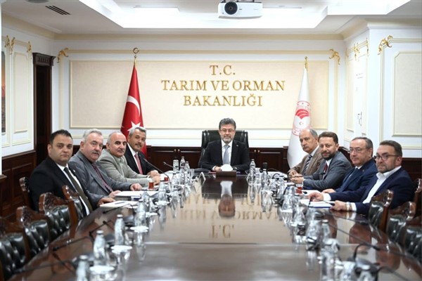 Rize heyeti, Bakan Yumaklı’yı ziyaret etti