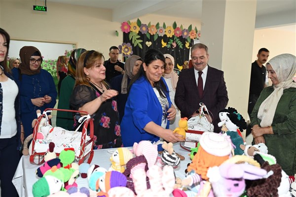 Kadın kursiyerlerden “El Emeği, Göz Nuru Sergisi”