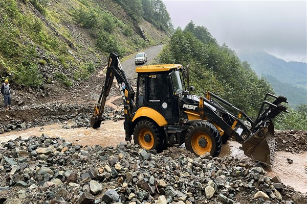 Büyükşehir, 71 araç 105 personel ile sahada çalışmalarını sürdürüyor