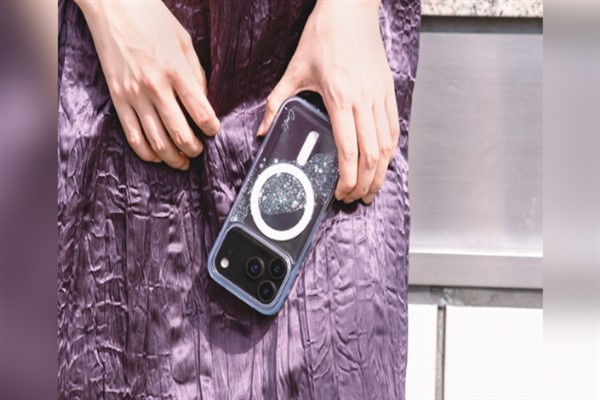 Coehl, modern minimalistler için yumuşak renkler ve ışıltılı iPhone 17 kılıflarını tanıttı