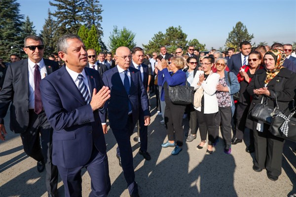 CHP Genel Başkanı Özel’den Anıtkabir ziyareti