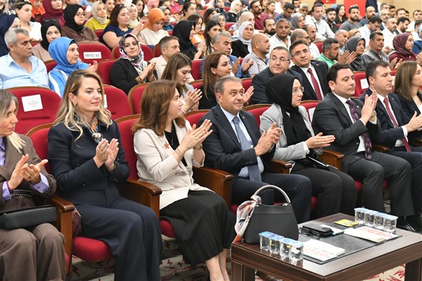 Vali Şıldak Gönül Elçileri ile Koruyucu Aile Farkındalık programına katıldı