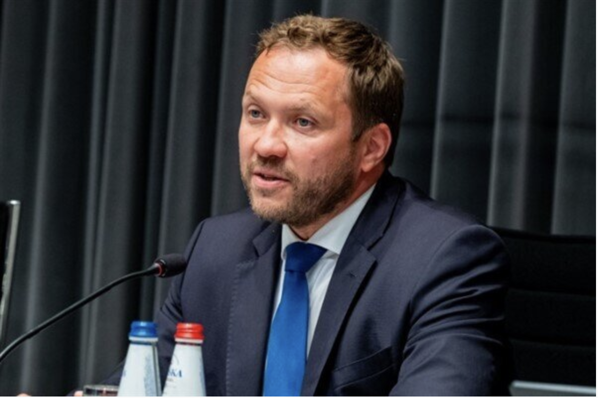 Tsahkna, Sinha ile görüştü