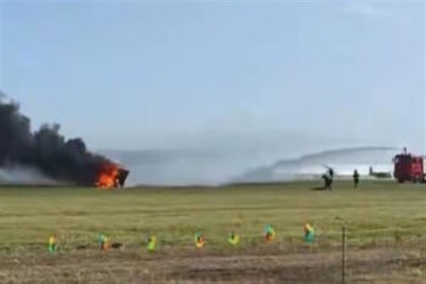 Çin’de hava gösterisi provasında uçan arabalar çarpıştı