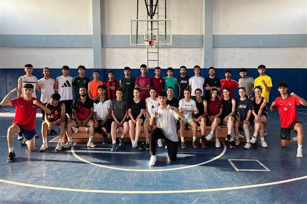 Van Büyükşehir Belediyesi’nin BESYO kursuyla 40 öğrenci üniversiteli oldu