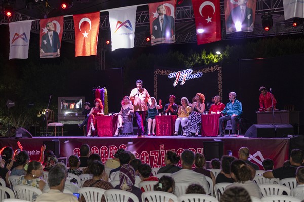 “Ankara Gazinosu” Mersin’de izleyicilerle buluştu