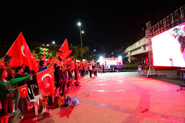Kartal’da, Avrupa Basketbol Şampiyonası finali meydanda izledi