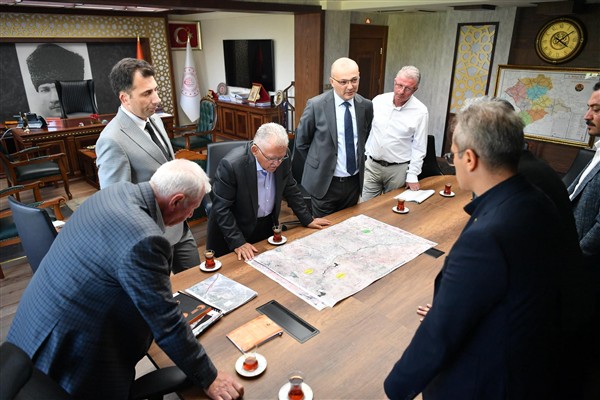 Başkan Büyükkılıç’tan Karayolları 6. Bölge Müdürü Büyük’e ziyaret