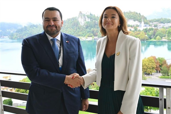 Al Khulaifi, Bled Stratejik Forumu’nda ikili görüşmeler yaptı