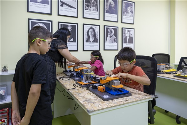 Toroslar Çocuk Kampüsü, çeşitli atölyeler sunuyor