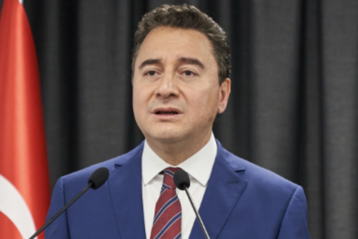 Babacan: Türkiye barış için öncü rol üstlenmeli