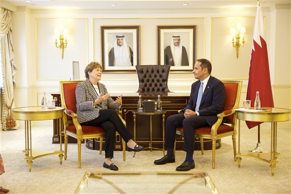 Al Sani, ABD Senatörü Shaheen ile bir araya geldi