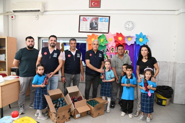 Osmaniye Belediyesi’nden öğrencilere “sıfır atık” hediyesi