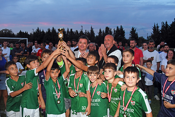 Osmangazi’de sporcular futbol turnuvasında buluştu