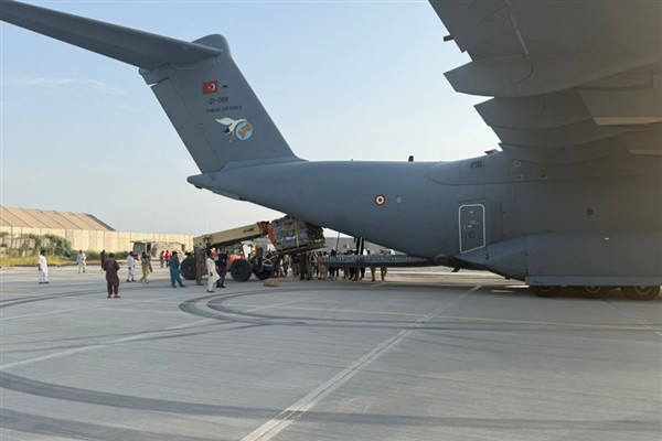 Türkiye’nin gönderdiği insani yardım malzemeleri Afganistan’a ulaştı