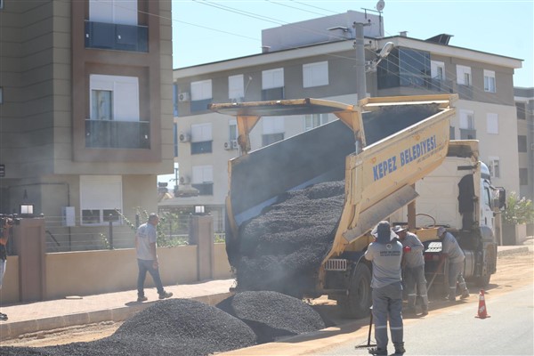 Kepez’de yol çalışmaları sürüyor