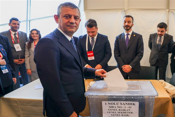 Özgür Özel, 22. Olağanüstü Kurultay’da yeniden CHP Genel Başkanlığına seçildi