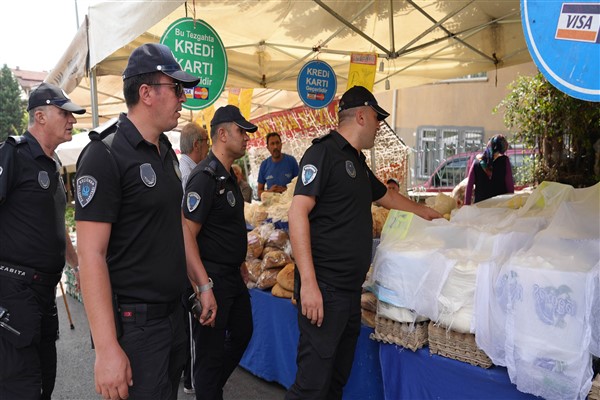 Keçiören’de zabıtalardan semt pazarlarına denetim