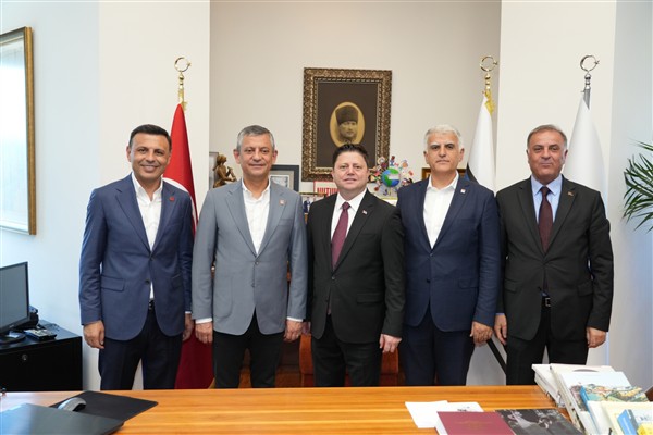CHP Genel Başkanı Özel’den Kadıköy Belediyesi’ne ziyaret