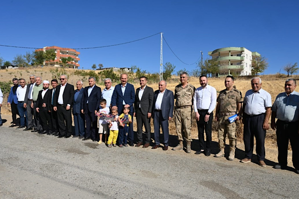 Vali Canalp, köy ziyaretlerine devam ediyor